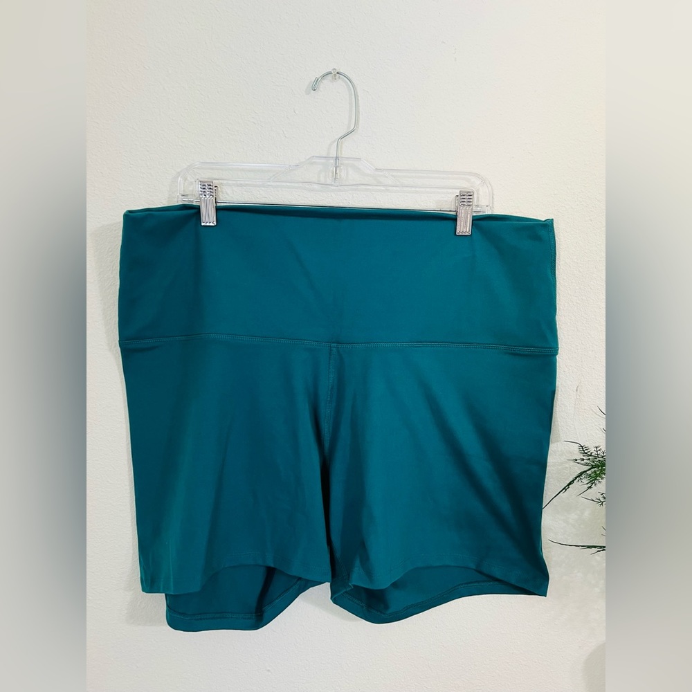 Core IO Women’s Biker Shorts Size 3X NWT - Picture 2 of 7